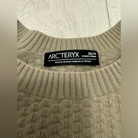 Arc’teryx Hallam Merino Wool Crew Neck Midlayer - Women’s XS Beige - Picture 5 of 7